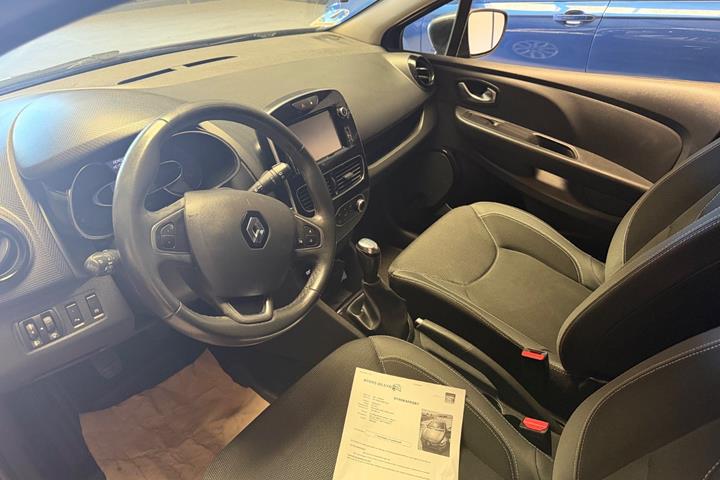 Grå Renault Clio IV fra 2016