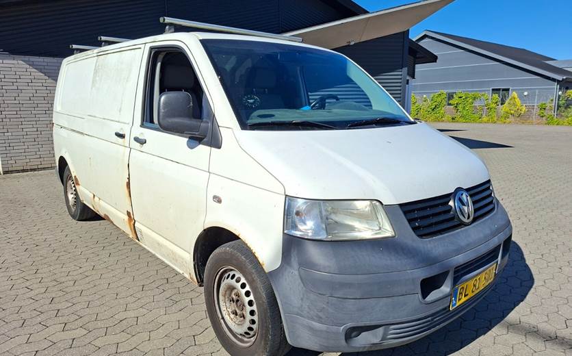 VW Transporter 2,5 TDi 174 Kassevogn lang