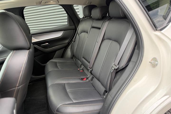 Hvid Mazda CX-60 fra 2022