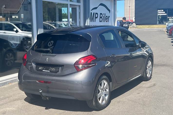 Sort Peugeot 208 fra 2018