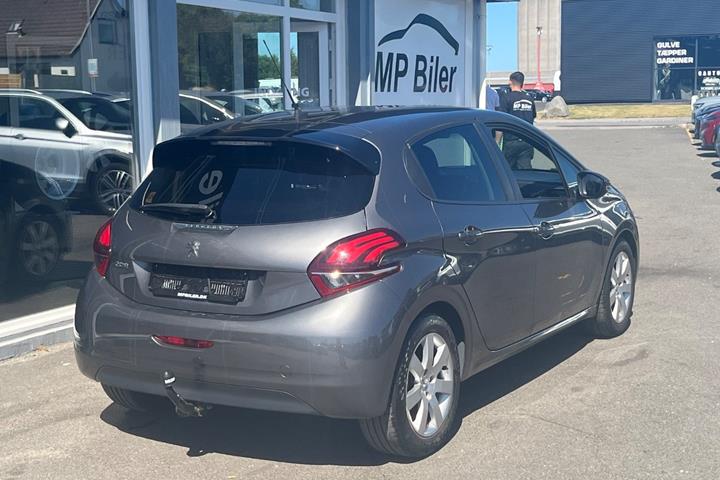 Sort Peugeot 208 fra 2018