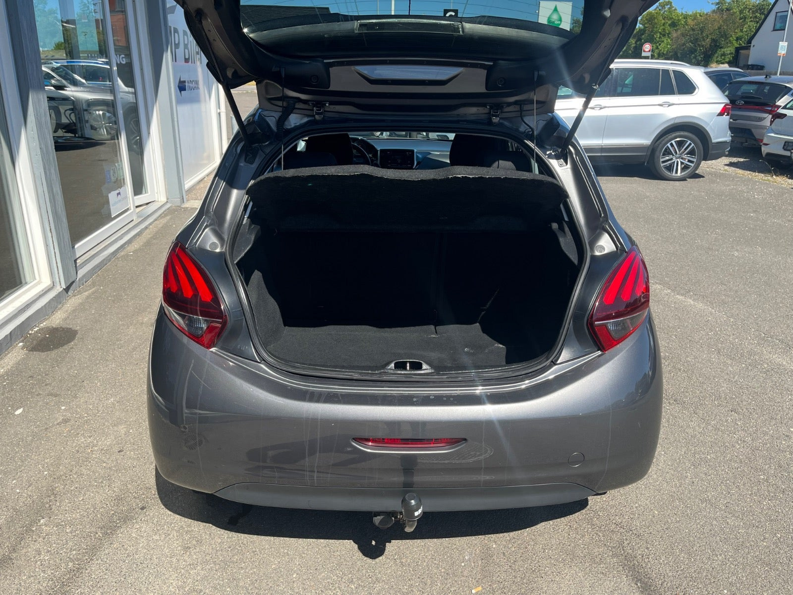 Sort Peugeot 208 fra 2018