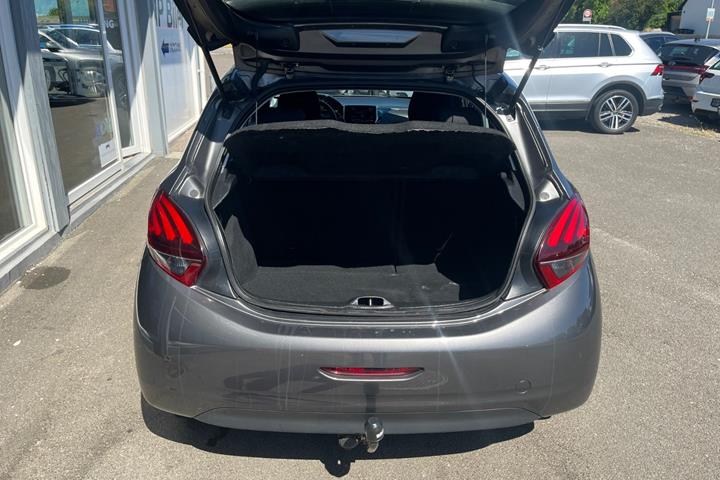 Sort Peugeot 208 fra 2018