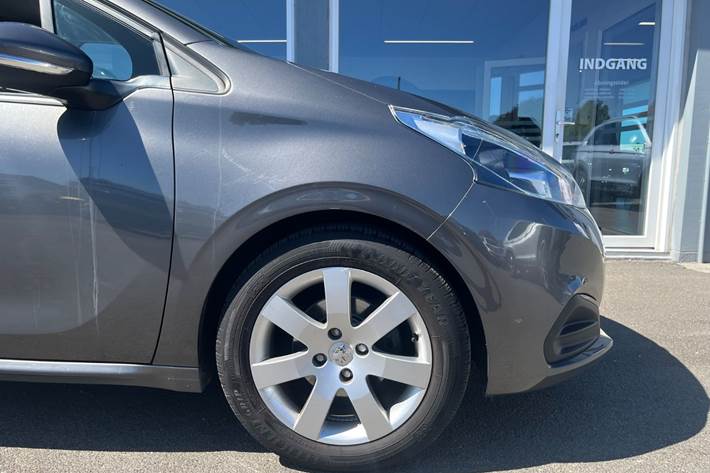 Sort Peugeot 208 fra 2018
