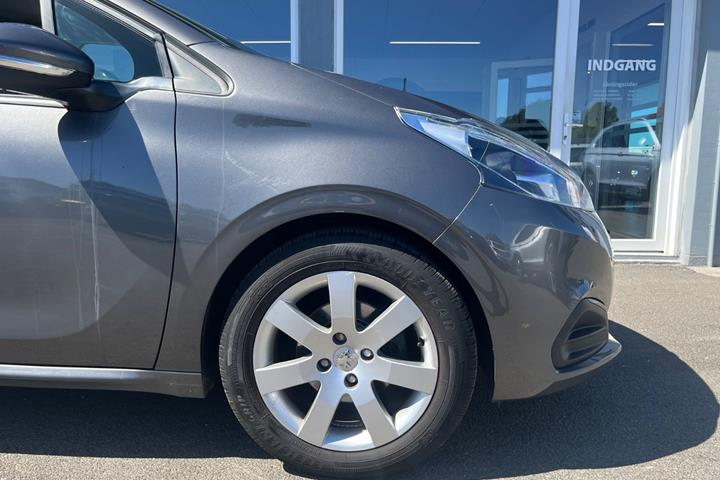 Sort Peugeot 208 fra 2018