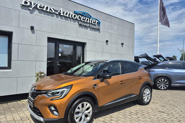 Orange Renault Captur fra 2020
