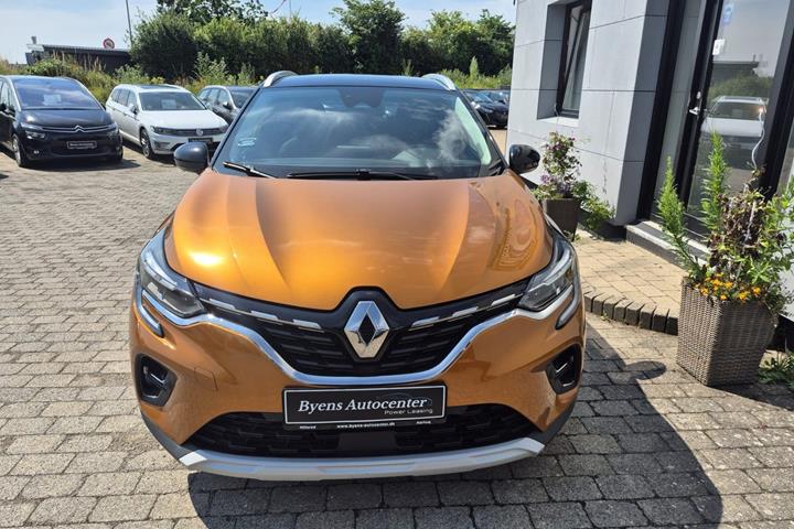 Orange Renault Captur fra 2020