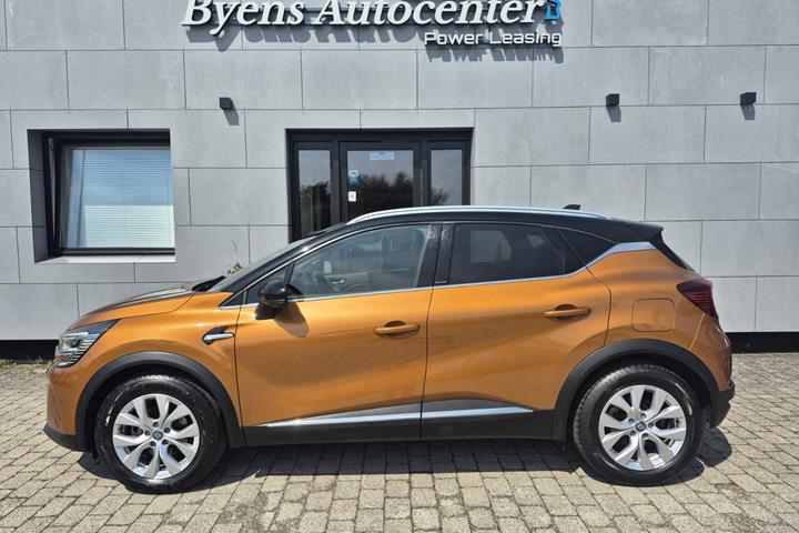 Orange Renault Captur fra 2020