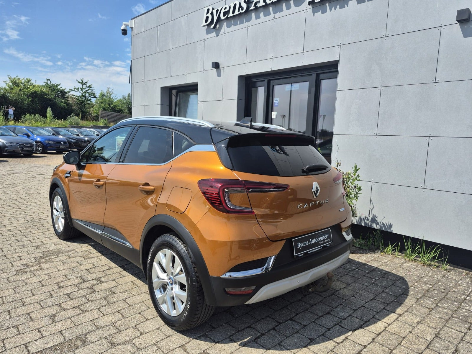Orange Renault Captur fra 2020