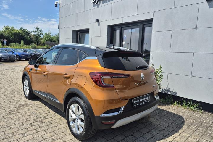 Orange Renault Captur fra 2020