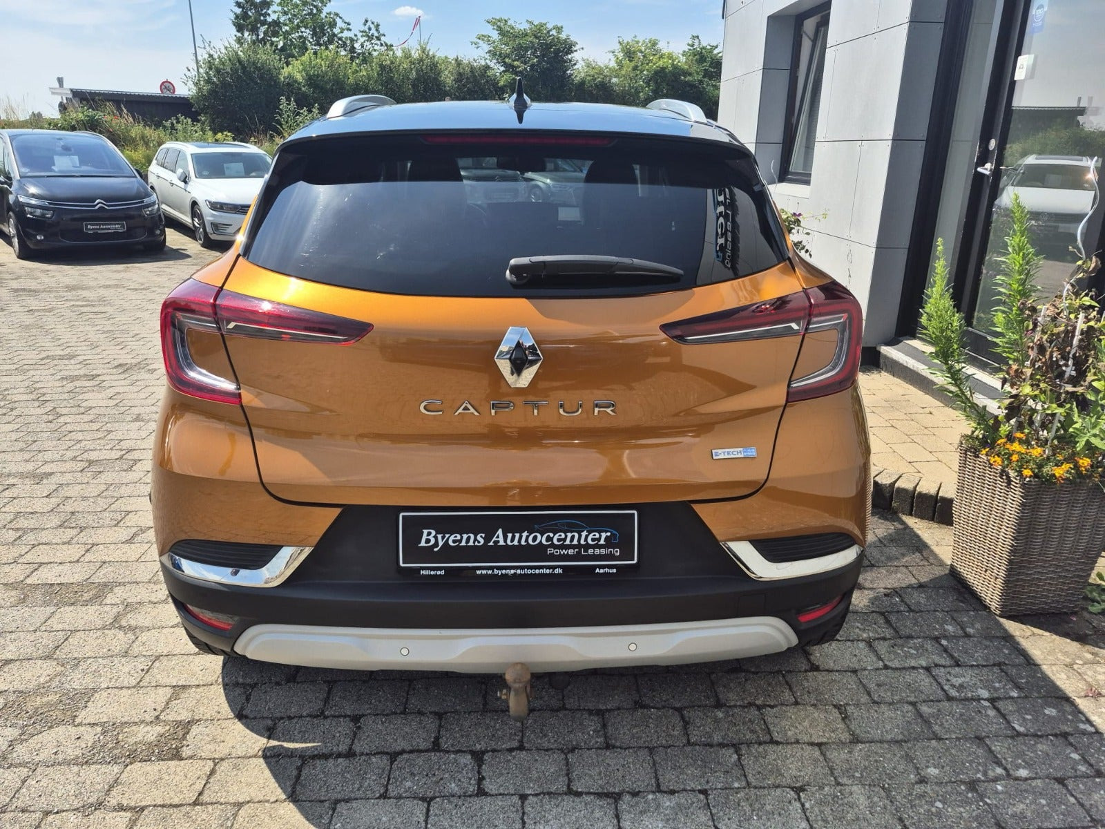 Orange Renault Captur fra 2020
