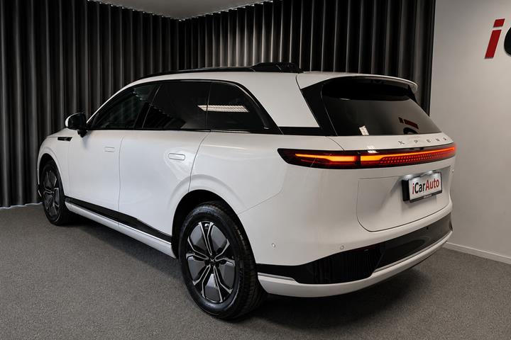 Hvid Xpeng G9 fra 2024