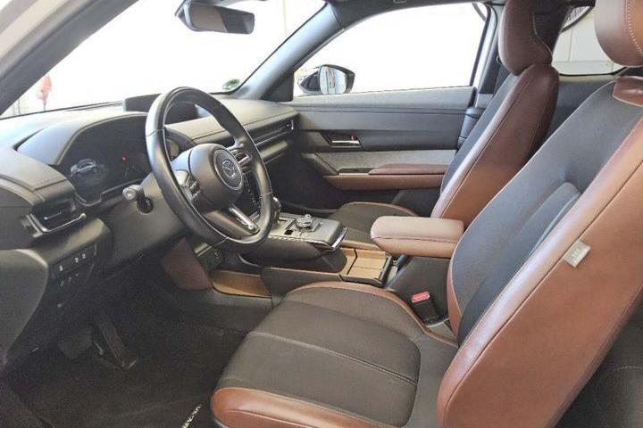 Hvid Mazda MX-30 fra 2023