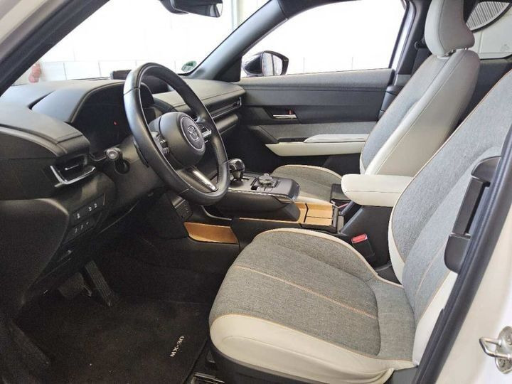 Hvid Mazda MX-30 fra 2023