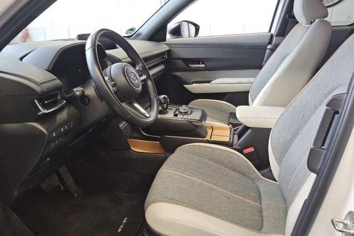 Hvid Mazda MX-30 fra 2023