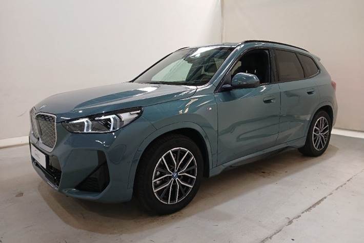 Grøn BMW iX1 fra 2025