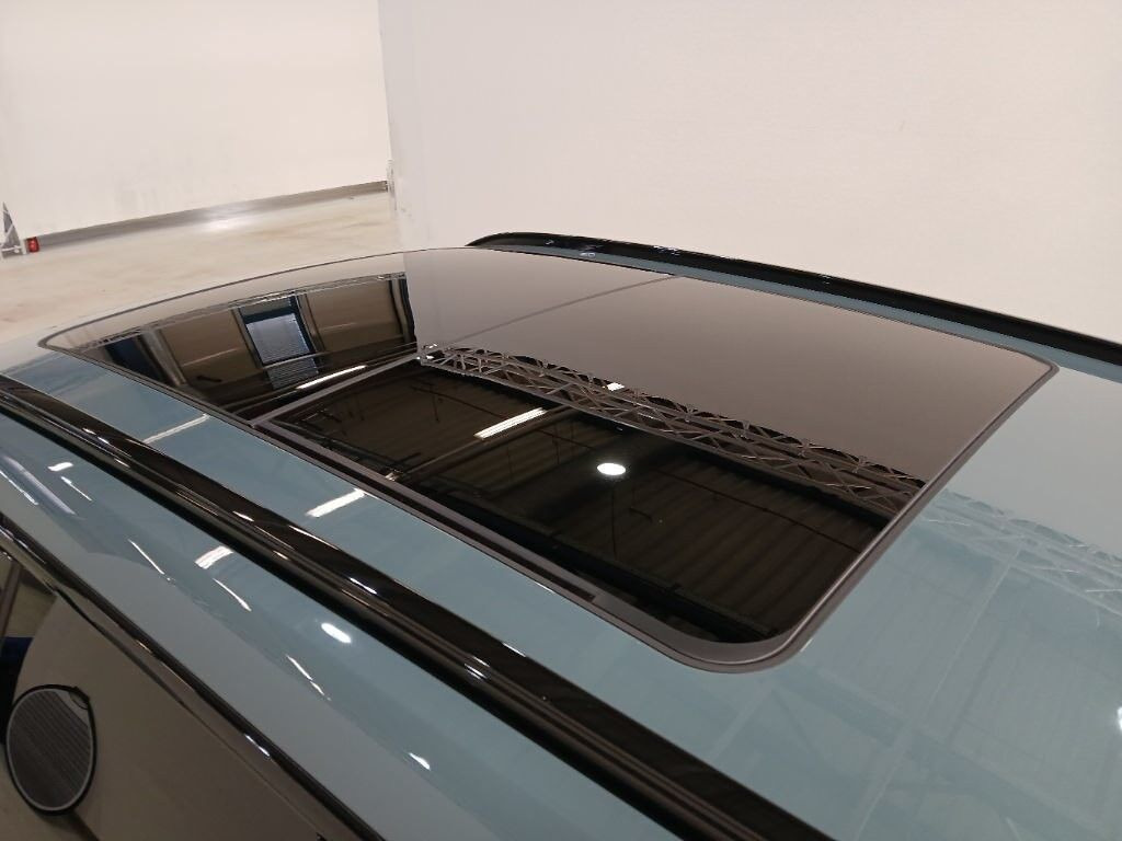 Grøn BMW iX1 fra 2025