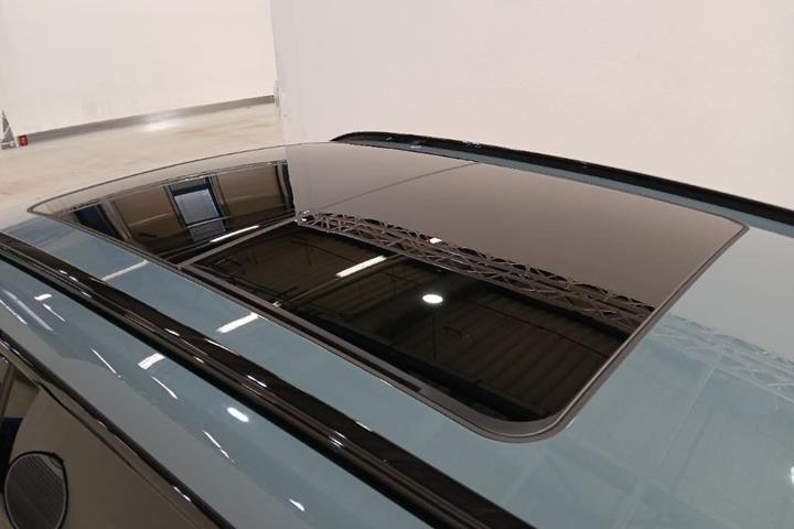 Grøn BMW iX1 fra 2025