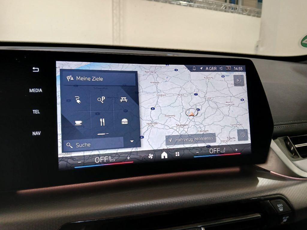 Grøn BMW iX1 fra 2025