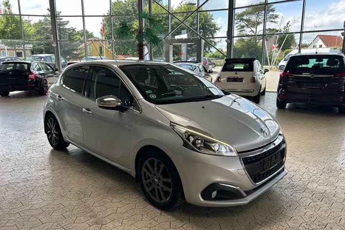 Sølv Peugeot 208 fra 2015
