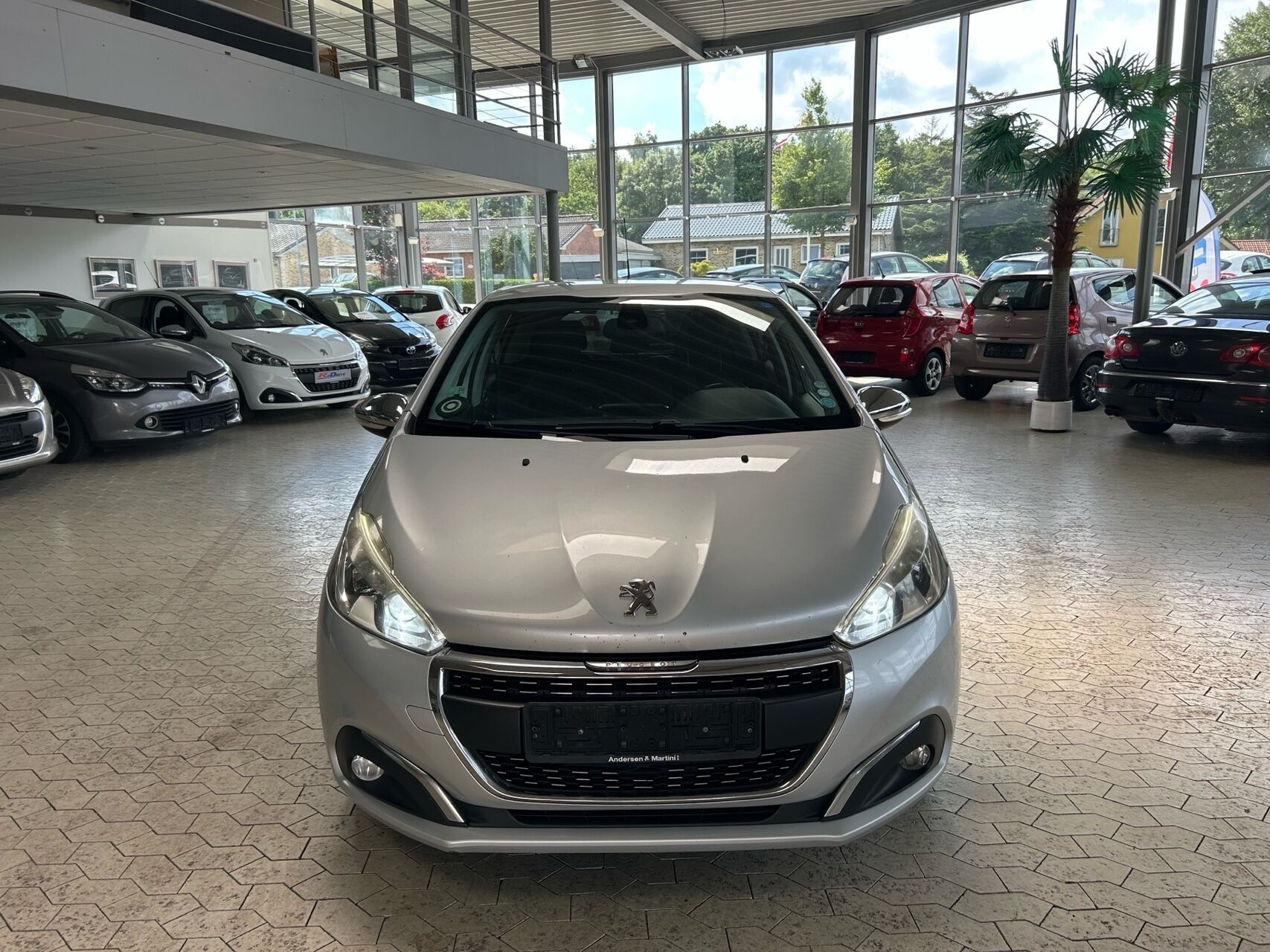 Sølv Peugeot 208 fra 2015
