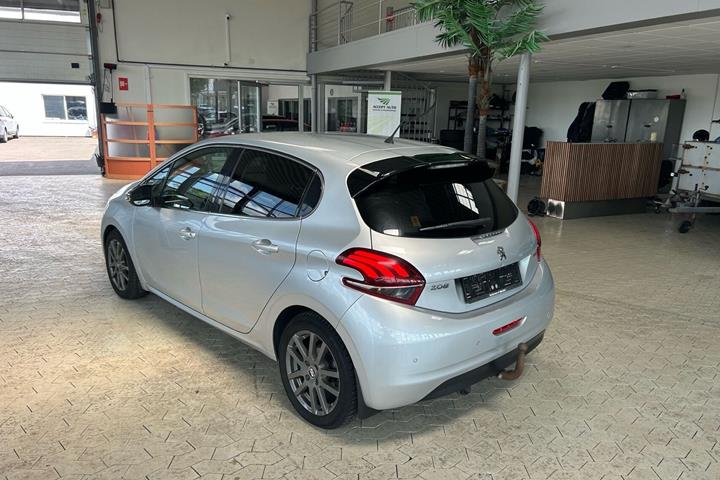Sølv Peugeot 208 fra 2015