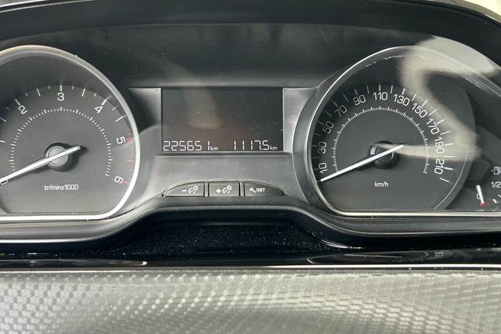 Sølv Peugeot 208 fra 2015