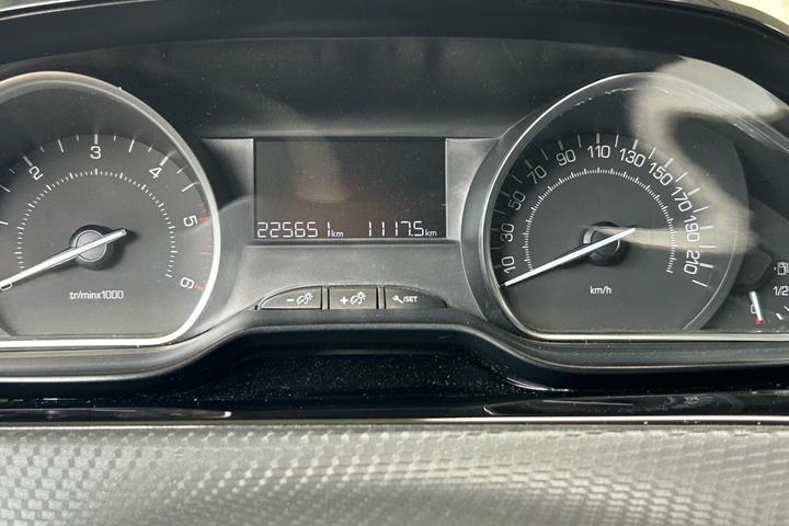 Sølv Peugeot 208 fra 2015