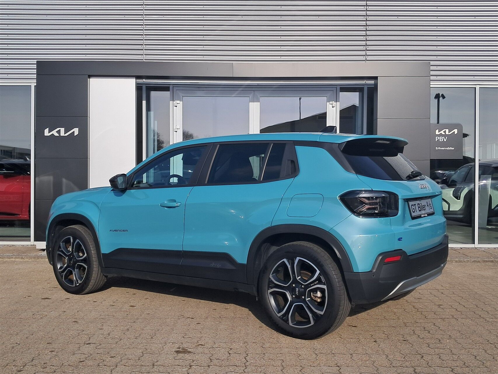 Turquoise Jeep Avenger fra 2023
