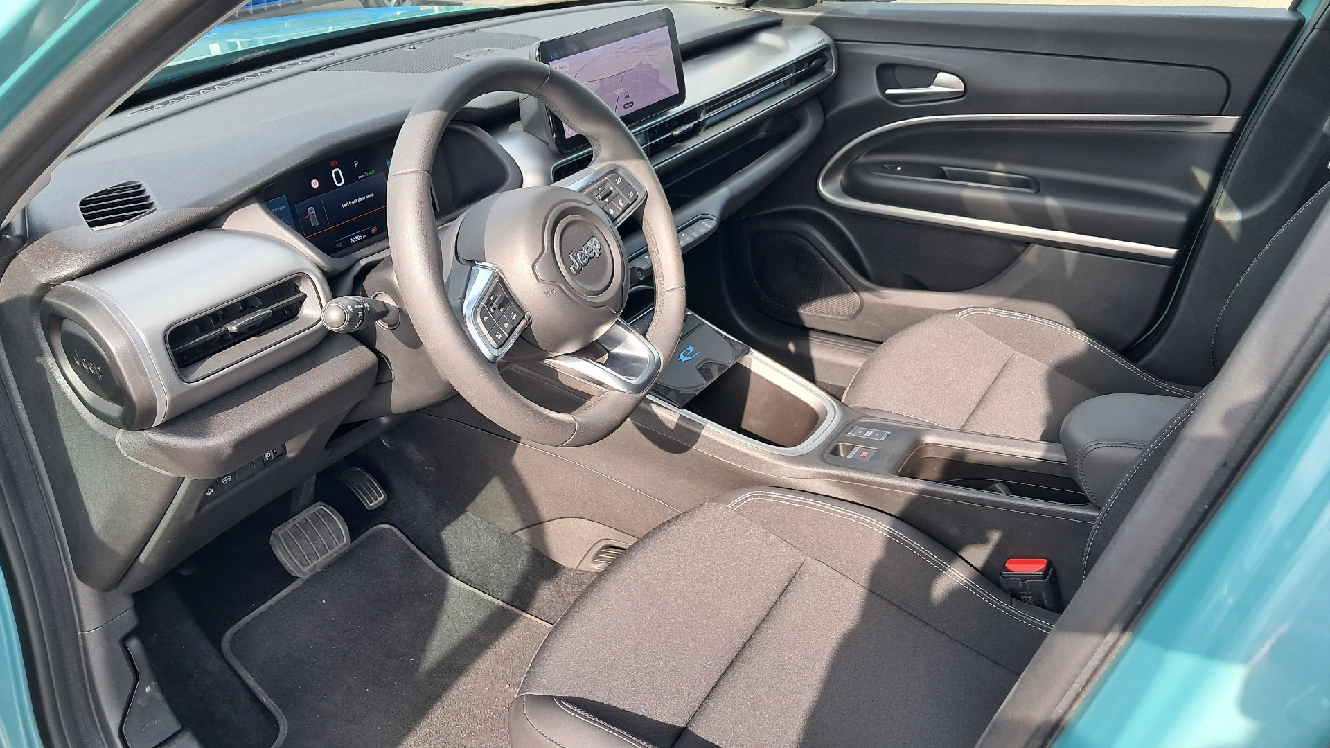 Turquoise Jeep Avenger fra 2023