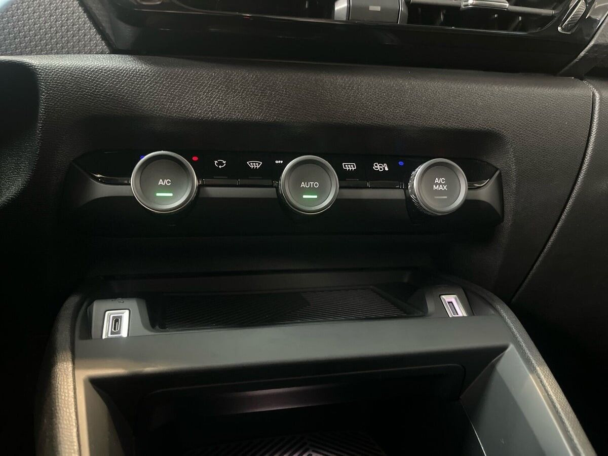 Blå Citroën ë-C4 X fra 2025