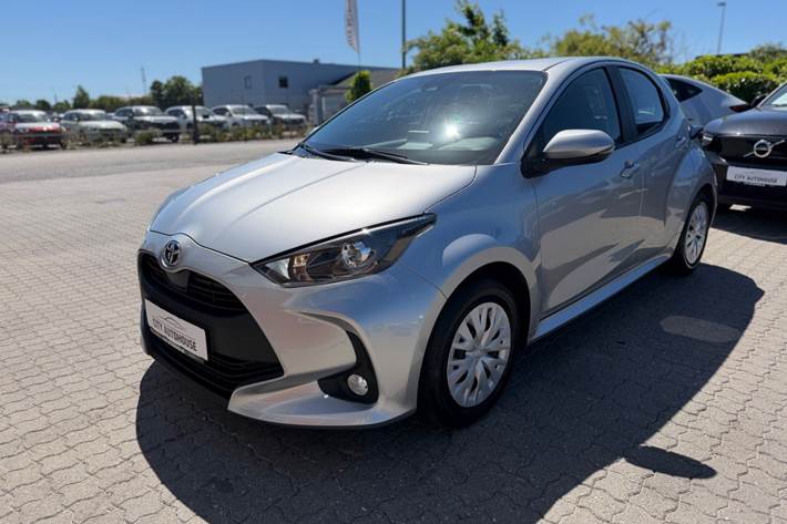 Sølv Toyota Yaris fra 2022
