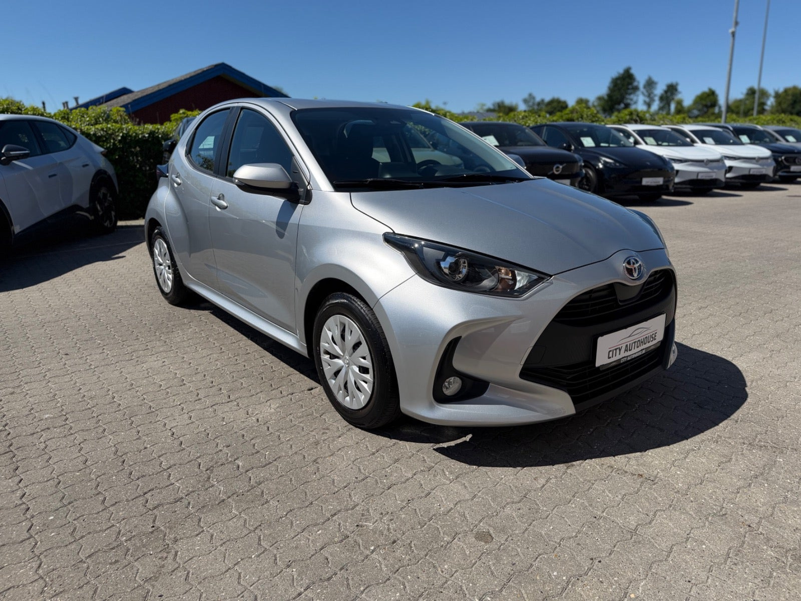 Sølv Toyota Yaris fra 2022