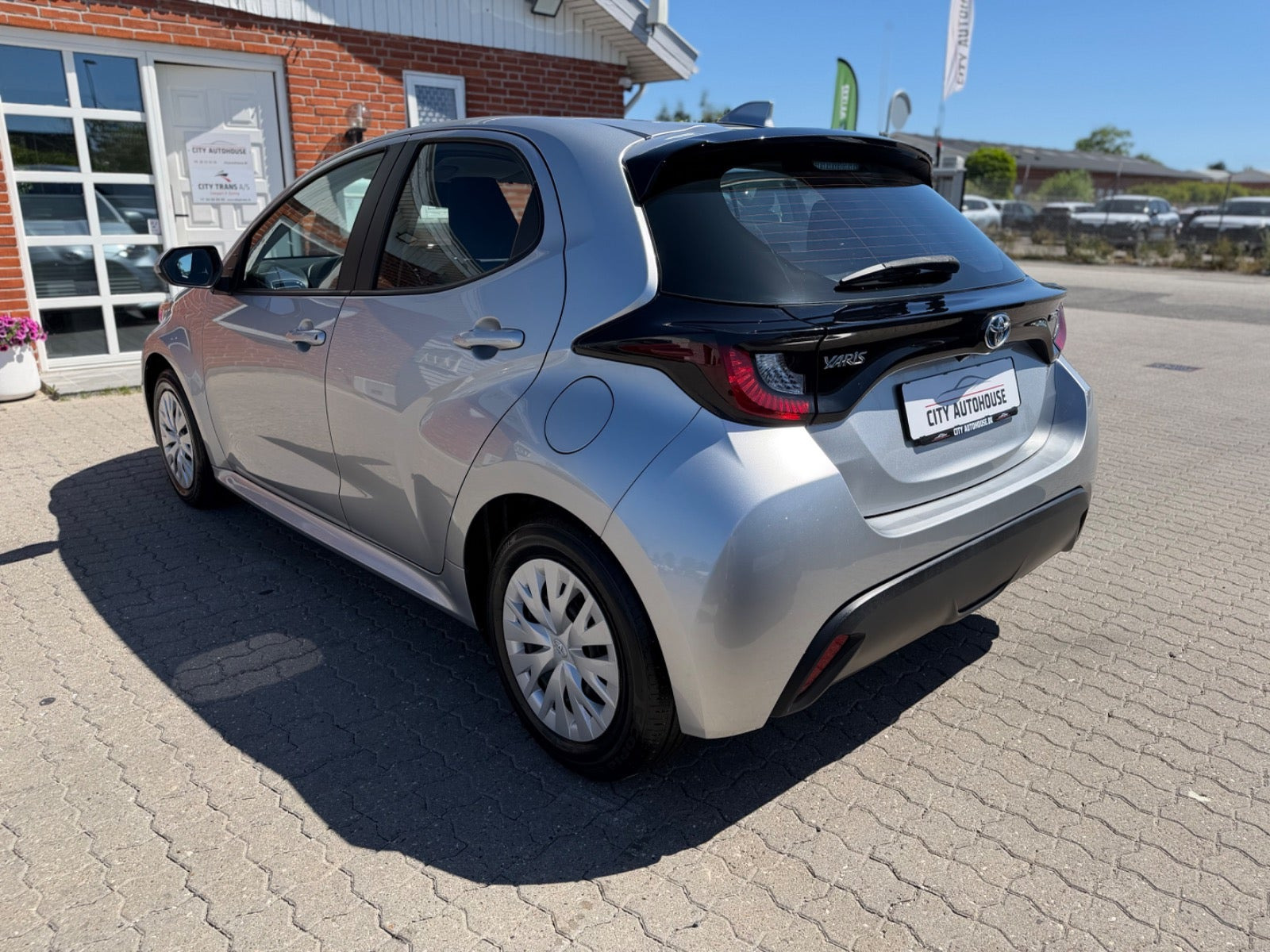 Sølv Toyota Yaris fra 2022