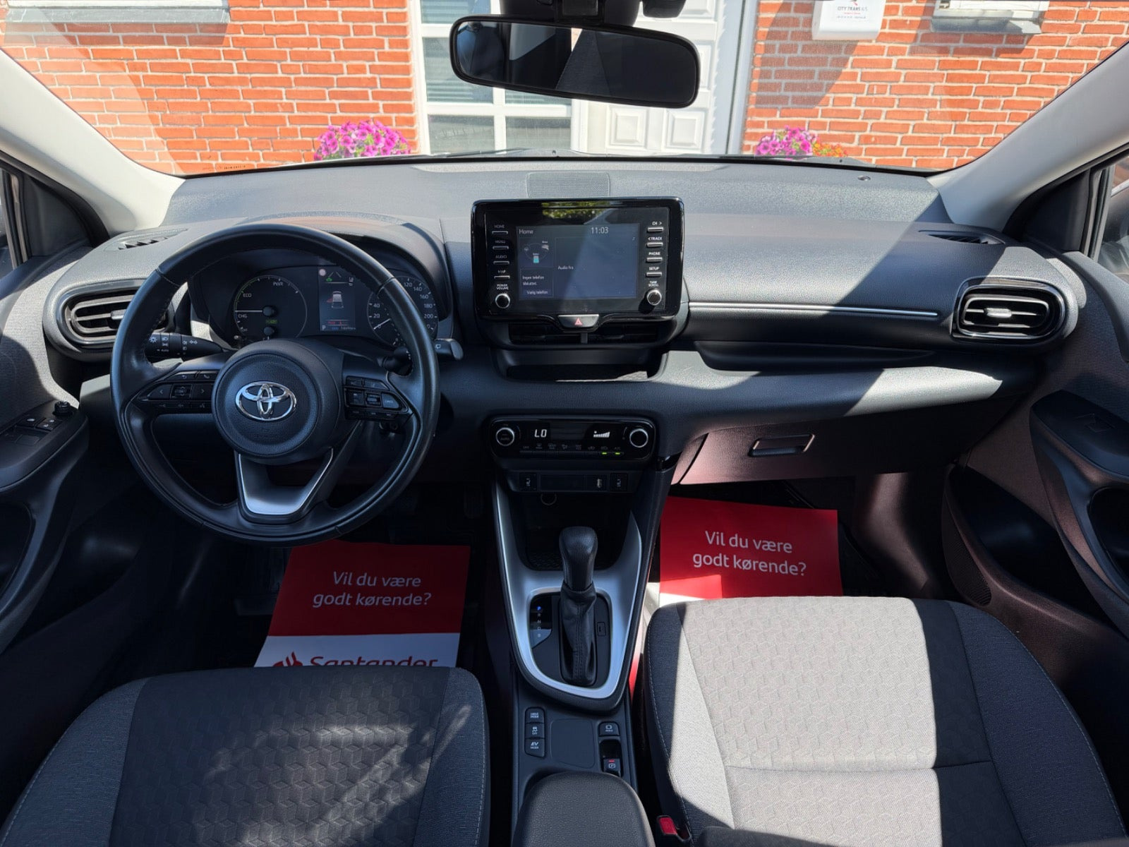 Sølv Toyota Yaris fra 2022
