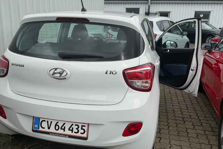 Hvid Hyundai i10 fra 2015