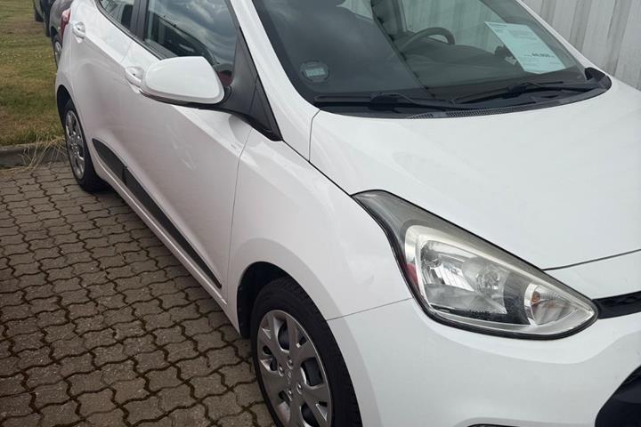 Hvid Hyundai i10 fra 2015