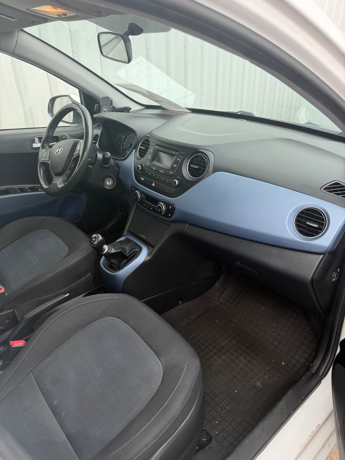 Hvid Hyundai i10 fra 2015