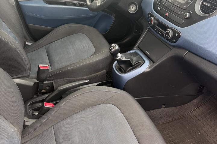 Hvid Hyundai i10 fra 2015