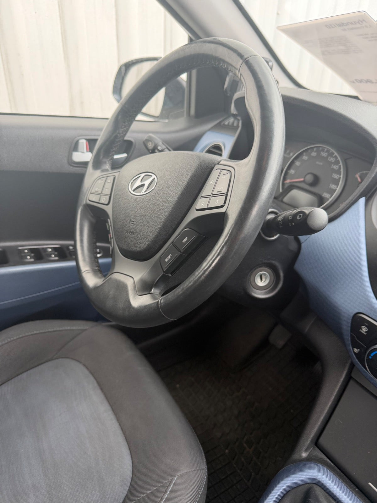 Hvid Hyundai i10 fra 2015