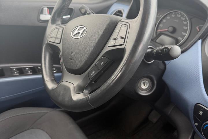 Hvid Hyundai i10 fra 2015