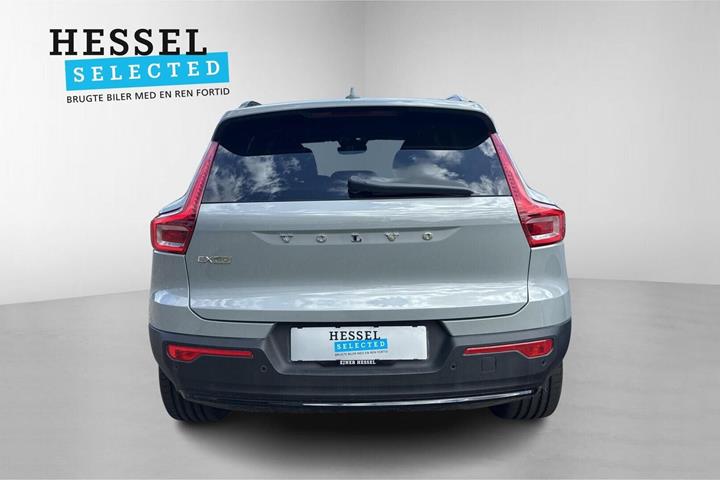 Grå Volvo EX40 fra 2025