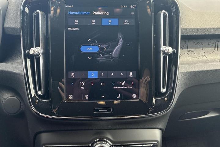 Grå Volvo EX40 fra 2025