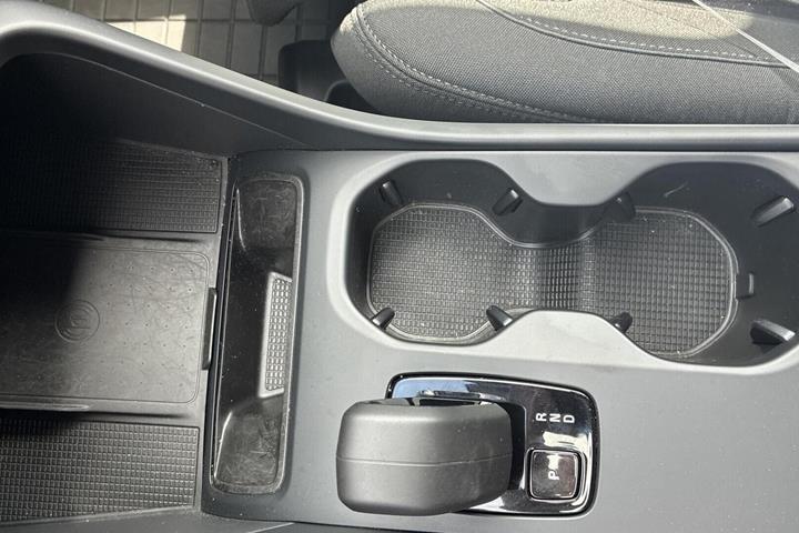 Grå Volvo EX40 fra 2025