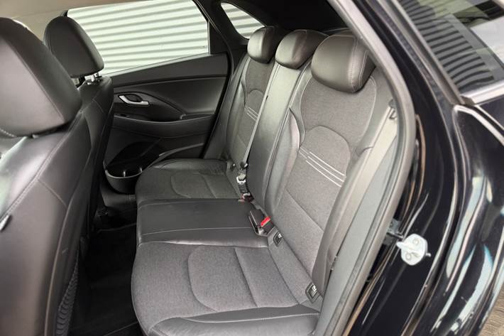 Sort Hyundai i30 fra 2021