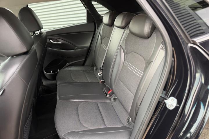 Sort Hyundai i30 fra 2021