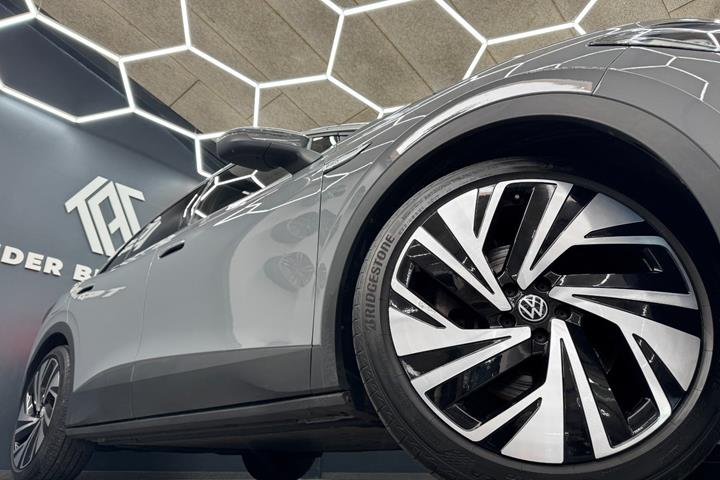 Grå VW ID.4 fra 2023