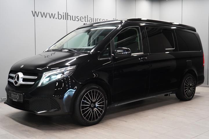Sort Mercedes V220 d fra 2021 set udefra