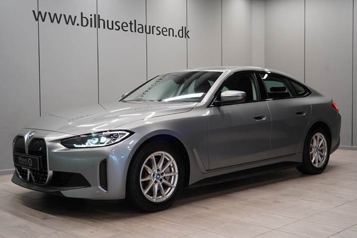 Grå BMW i4 fra 2024