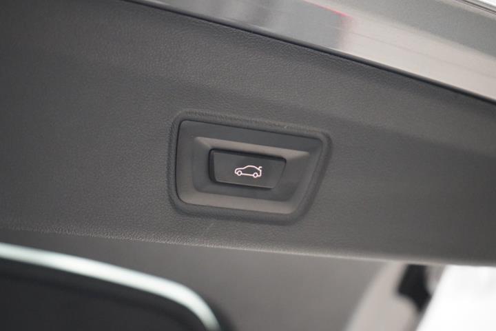 Grå BMW i4 fra 2024